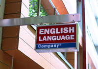 ENGLISH LANGUAGE Company の看板